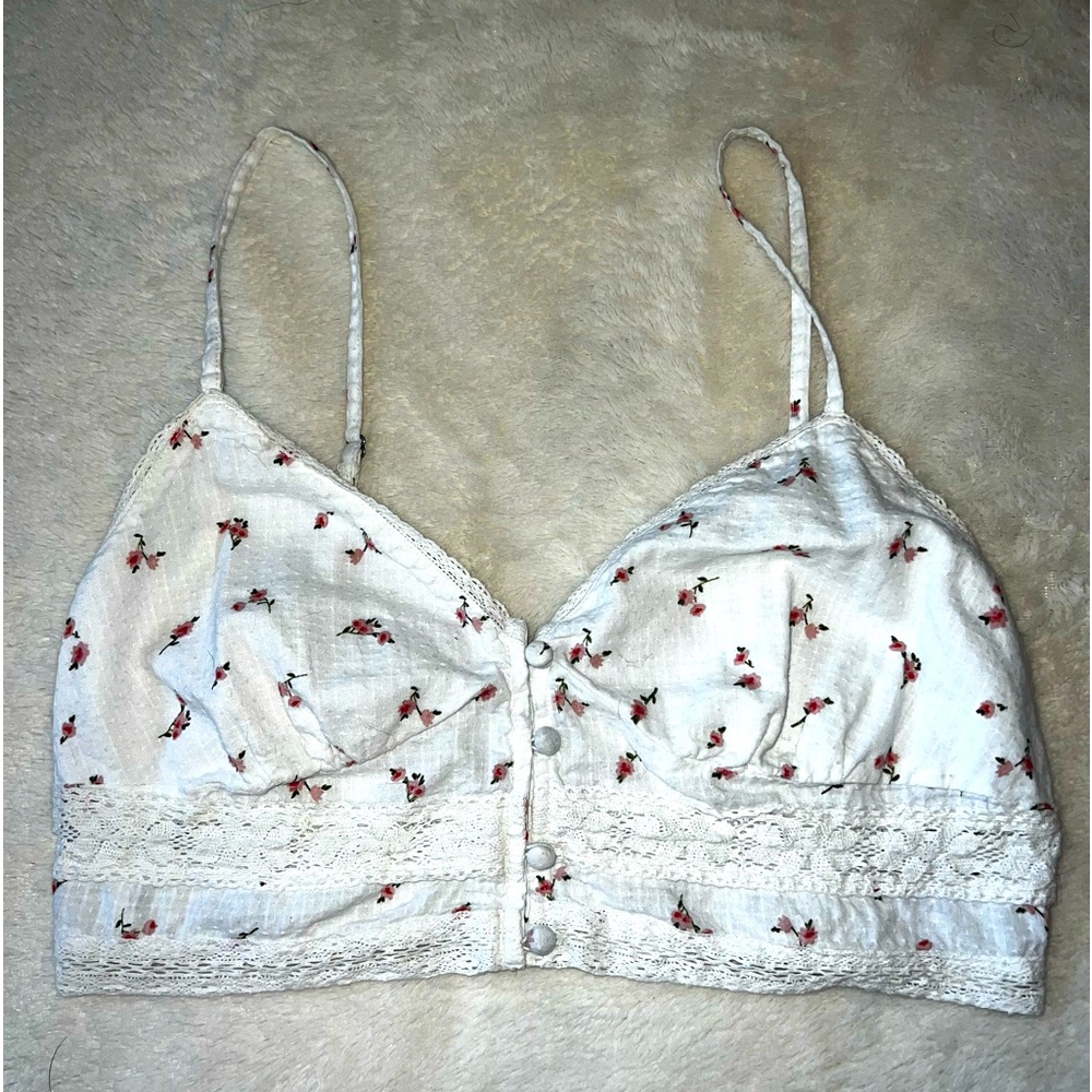 Aeropostale tank top, size medium. Has flower print!!